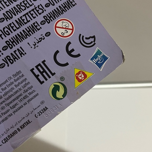 Littlest Pet Shop Surprise Families-Robertson Family with Paddy Ling-2014 - Picture 6 of 12